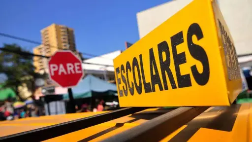 Colisión entre furgón escolar y un vehículo dejó a tres menores lesionados en Concepción