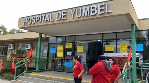 Gases tóxicos, falta de ambulancias y trabajadores en riesgo: Problemas detonan toma del Hospital de Yumbel