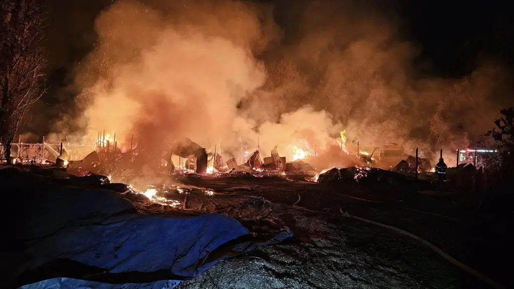 Las llamas causaron la destrucción de las instalaciones donde funcionaba el club ecuestre., Cuerpo de Bomberos de Los Ángeles.