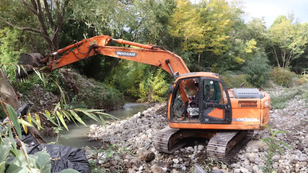 Realizan trabajos de mantención en canales El Manco y Centinela en Tucapel 