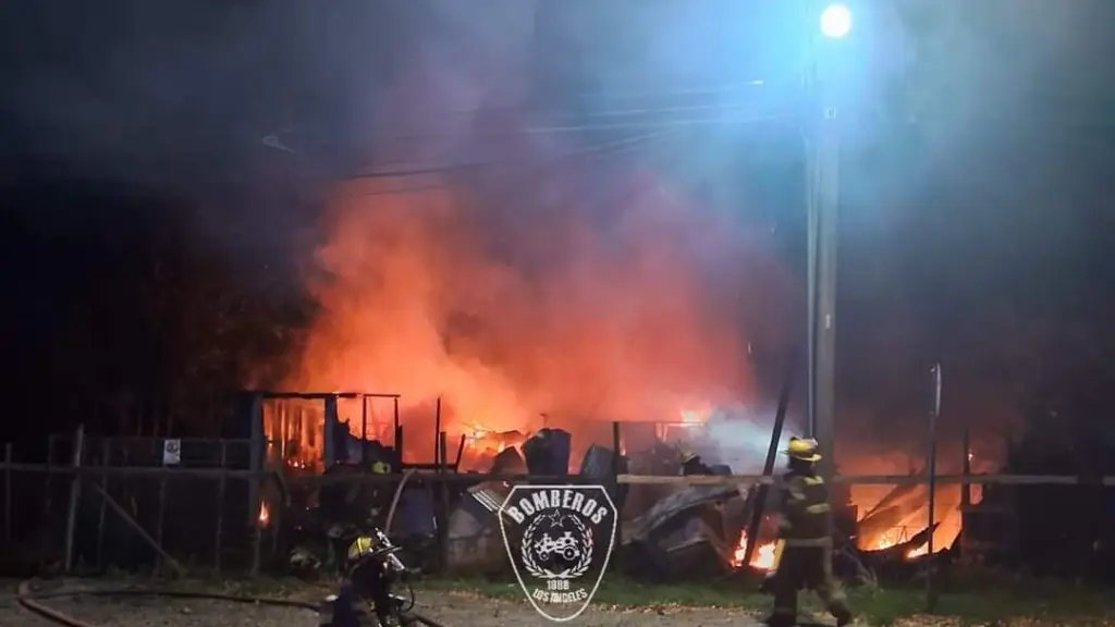 Incendio estructural consumió una bodega camino a San Antonio, Cuerpo de Bomberos de Los Ángeles