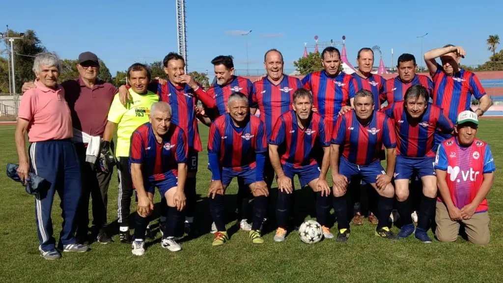 El equipo de la Mutual de ex jugadores de Iberia, La Tribuna