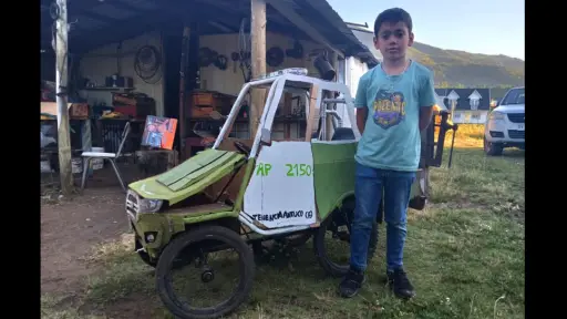 La historia del niño de 10 años que construyó su propia patrulla de Carabineros en Antuco