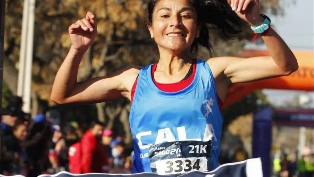 Johana Rivas obtuvo el primer lugar en su categoría en la media maratón de Viña del Mar, La Tribuna