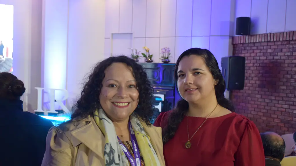 Paula Marín, directora regional de Prodemu junto a Marisela Inostroza, gestora de formación y capacitación Prodemu. | Diario La Tribuna