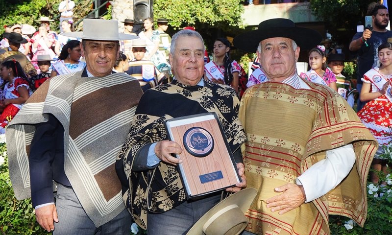Ricardo de la Fuente fue homenajeado con el premio a la Trayectoria / caballoyrodeo.cl