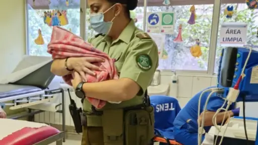 Rescatan a bebé recién nacido abandonado dentro de una mochila en la comuna de Recoleta