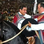 Los vigentes Campeones de Chile montando a Timbero y Abundante, caballoyrodeo.cl