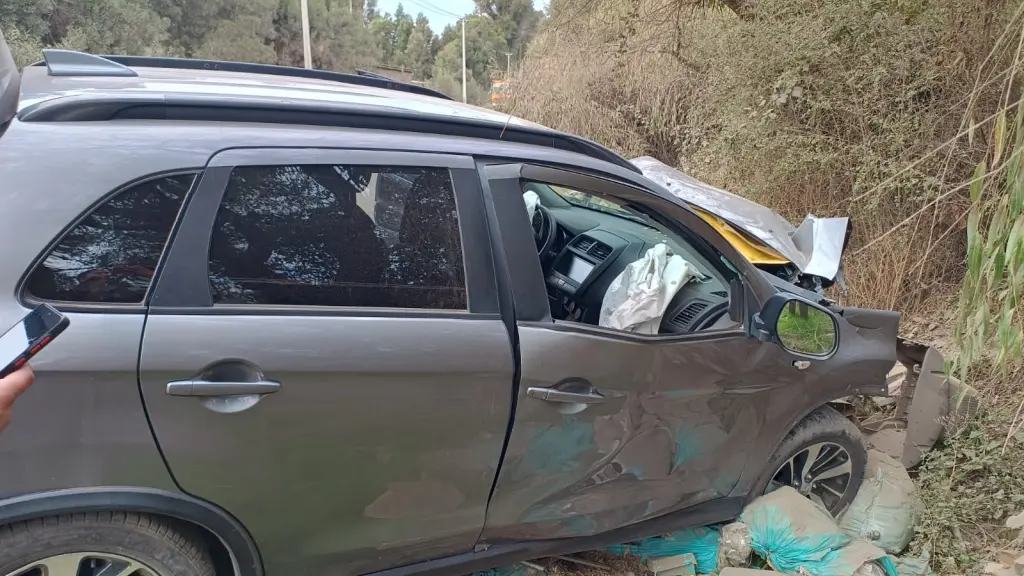 El vehículo implicado en la colisión que permitió apresar a tres delincuentes., Cedida