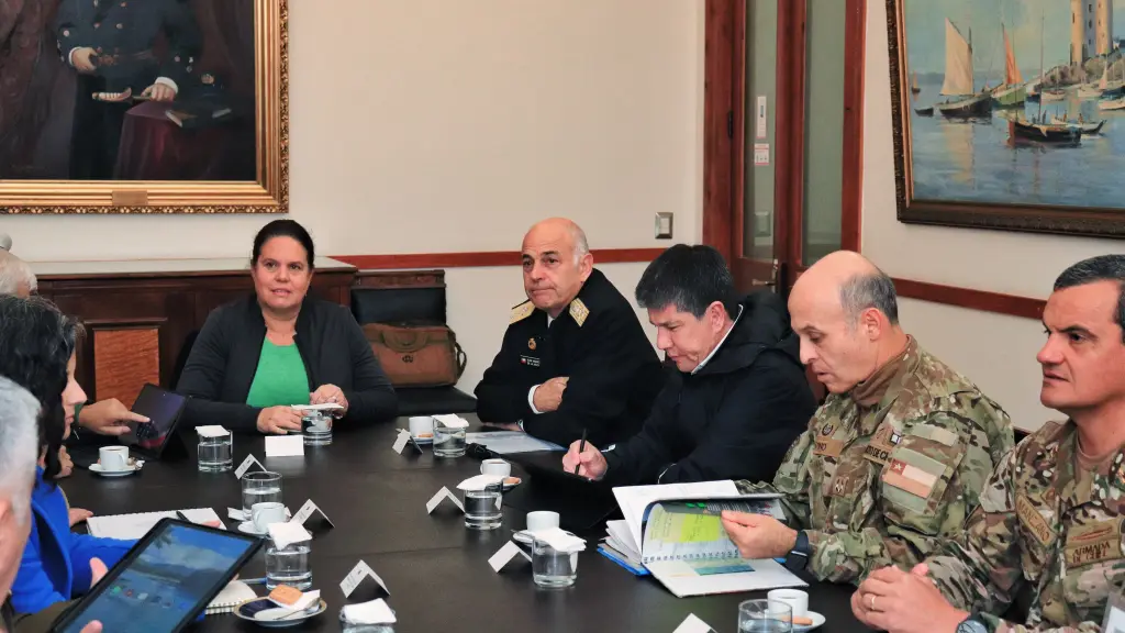 La reunión fue encabezada por la ministra de Defensa, Maya Fernández, cedida