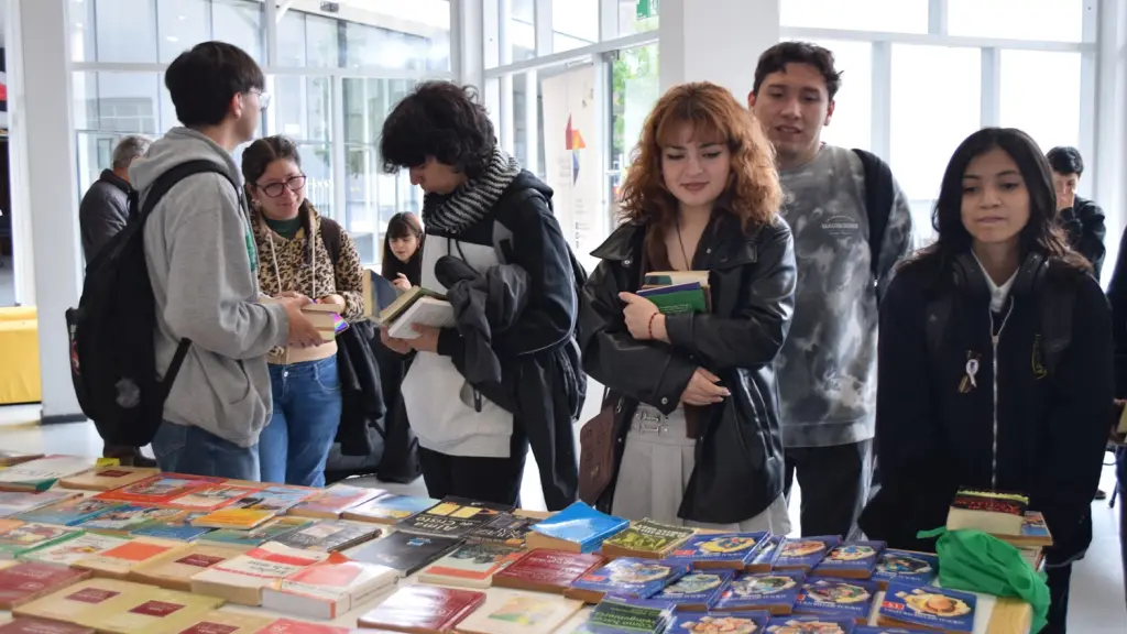 Fomentan la lectura en Los Ángeles en el marco del Día Internacional del Libro, La Tribuna