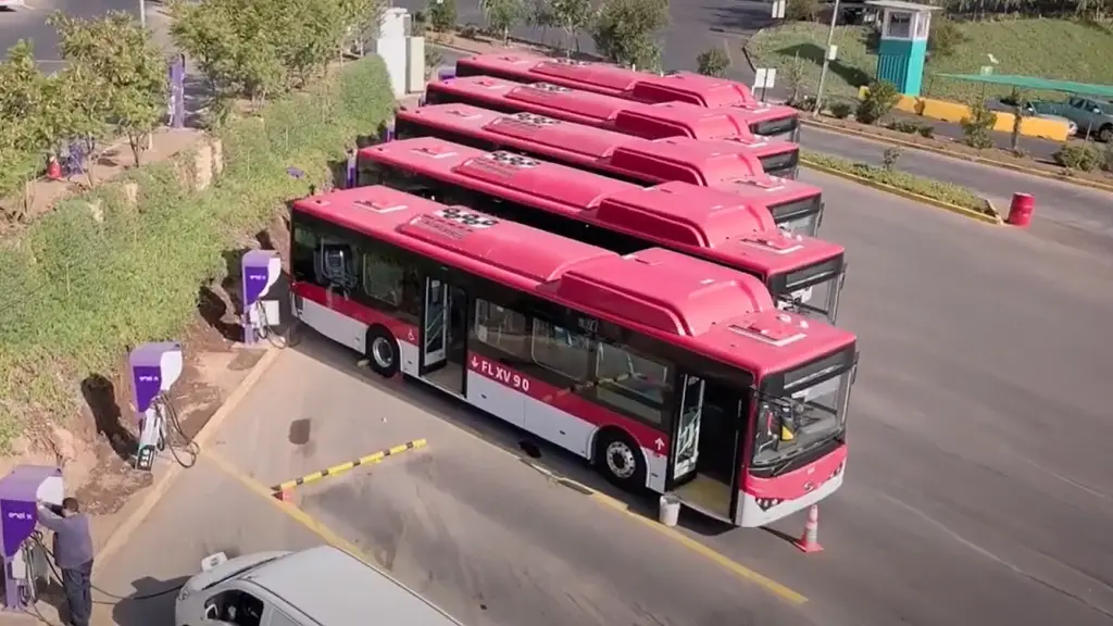 Los buses eléctricos ya operan en el sistema RED de la Región Metropolitana., Ministerio de Transportes