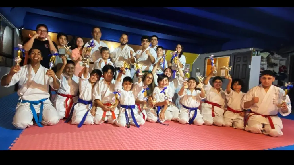 Parte de los integrantes del club Senshi Dojo, La Tribuna