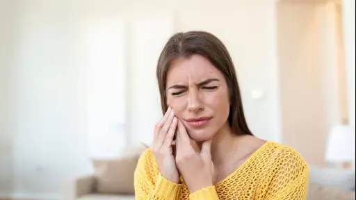 El dolor marca el inicio de las urgencias dentales, advierte especialista en salud bucal