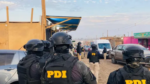 PDI y Fiscalía realizan mega operativo en Cerro Chuño de Arica en contra del crimen organizado