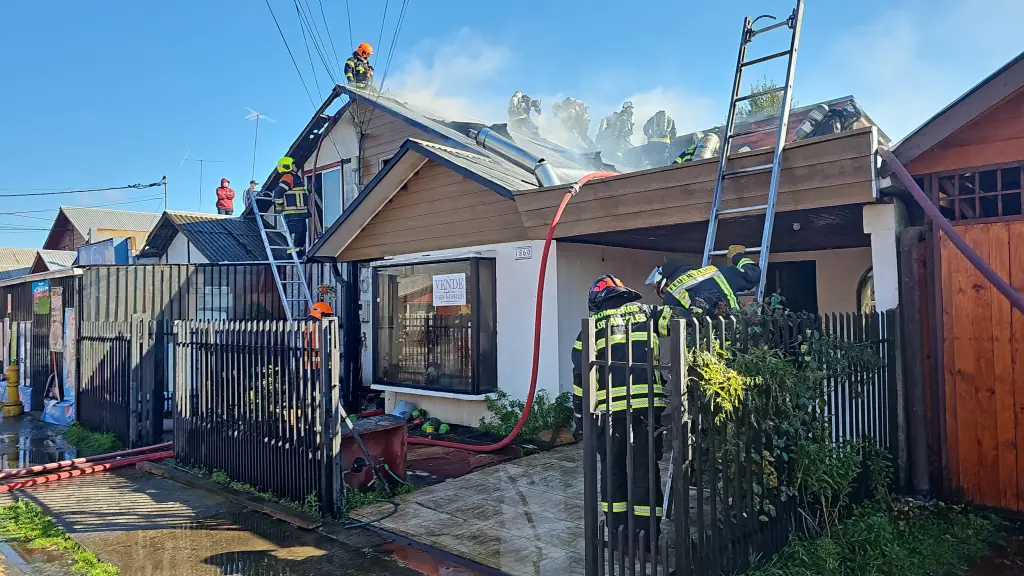 El incendio afectó a dos viviendas de villa Italia, Cuerpo de Bomberos de Los Ángeles