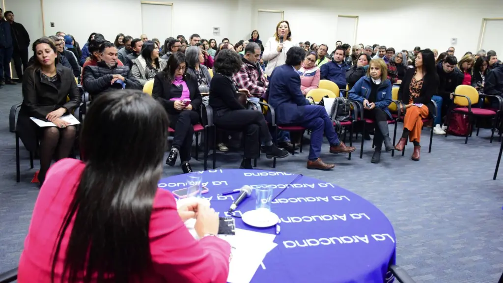 Realizan conversatorio sobre la ley Karin y la jornada de las 40 horas , La Tribuna