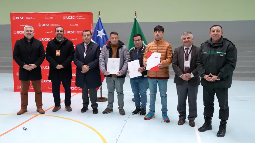 Internos del Complejo Penitenciario Biobío recibieron certificados de título en ceremonia de egreso, Cedida