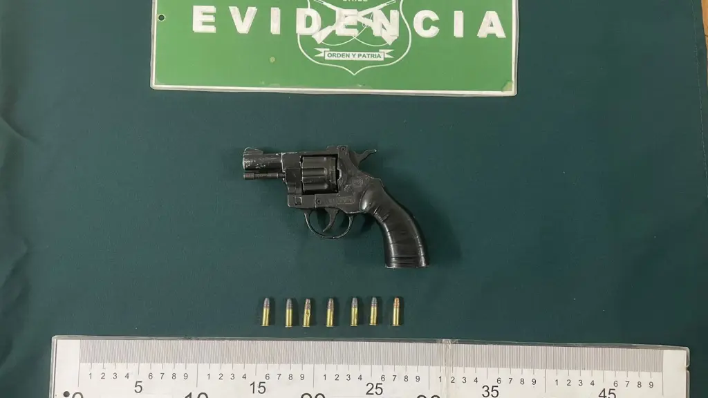 Un revólver y municiones fueron incautadas por la SIP en el sector sur de Los Ángeles, cedida