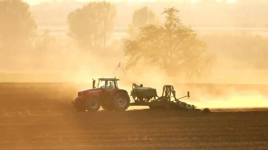 Las prácticas agrícolas tradicionales ya no son suficientes para enfrentar la producción de alimentos actual, por lo que se llama a reconocer la urgencia de adoptar medidas de adaptación.