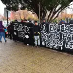 Estudiantes indígenas se manifestaron en Los Ángeles para pedir incremento de beneficios, La Tribuna
