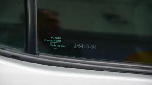Grabado de patentes en vidrios y espejos del auto: Este es el plazo para realizar el trámite