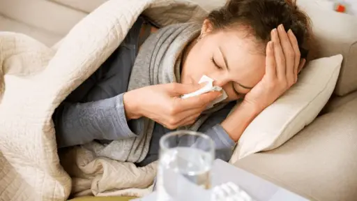 ¿Cuándo debo acudir a urgencias por un cuadro de influenza?: Experta explica cuáles son las alertas
