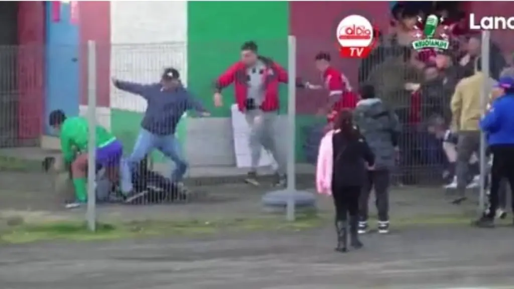 La riña campal se produjo tras el término del partido entre Comunal Cabrero y Deportes Valdivia, Cedida