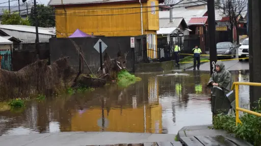 Estero Paillihue sigue en nivel de Alerta Roja y Vialidad suma nuevo anegamiento en ruta de Santa Bárbara