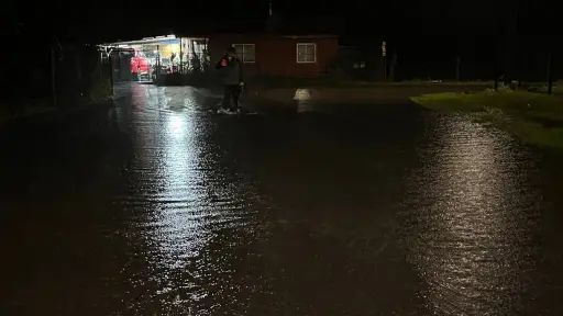 Emergencia de Rihue y Santa Amelia: vecinos son evacuados producto de las inundaciones