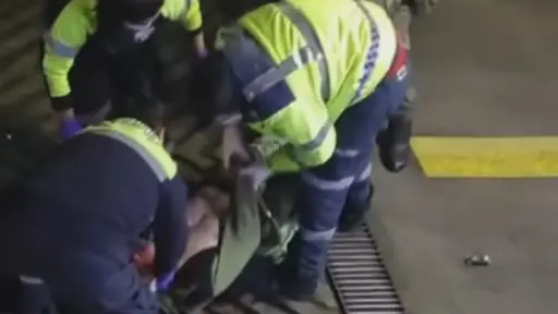VIDEO! Delincuente cae 10 metros tras saltar una pandereta después de ser sorprendido robando