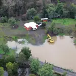 Cómo “fuerte” levantado para evitar salida de río tiene inundada a familias en sector Rarinco   