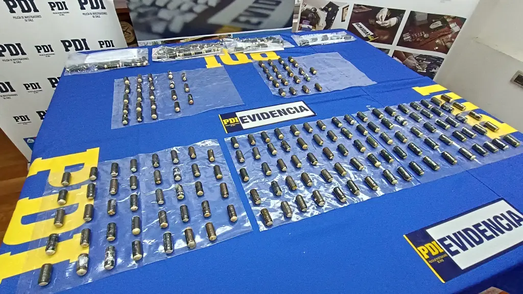 El procedimiento permitió la incautación de 281 ovoides, los cuales dieron un peso total de 3 kilos 549 gramos., PDI