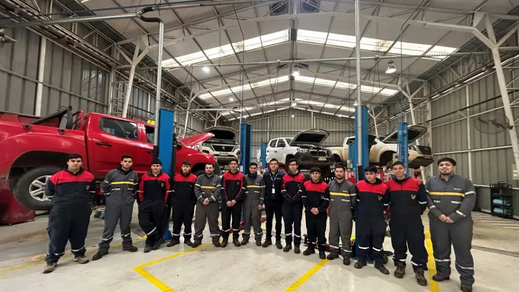 Estudiantes de mecánica automotriz, INACAP