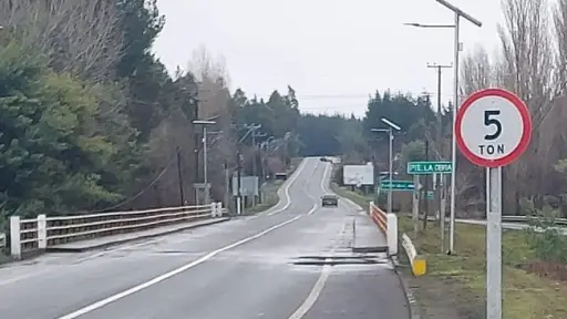 Restringen hasta cinco toneladas a puente La Obra en Cabrero por daño en su estructura