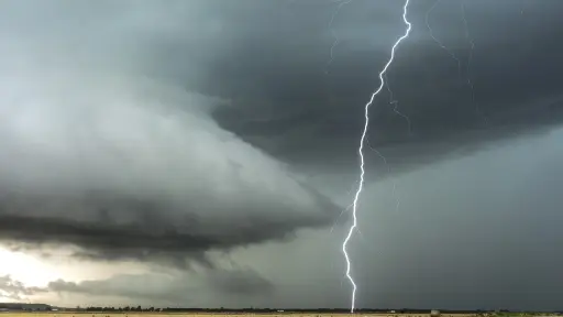 Anuncian tormentas eléctricas en valle y precordillera en tres regiones del país: incluye Biobío