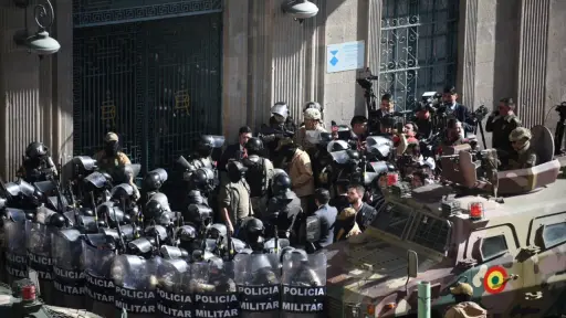 Presidente Arce denuncia levantamiento militar en La Paz: La democracia debe respetarse