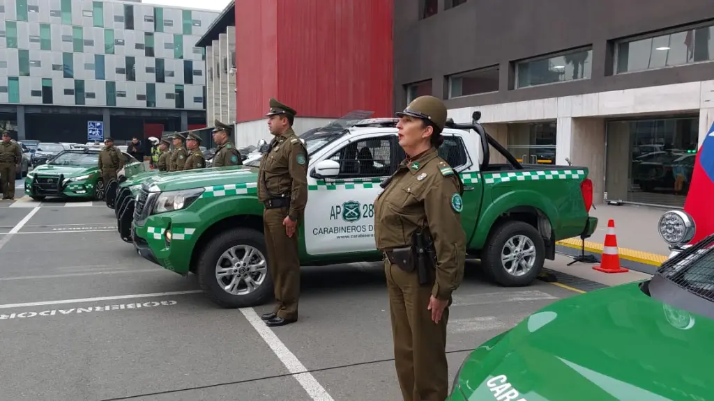  20 vehículos a Carabineros de la Zona, Carabineros