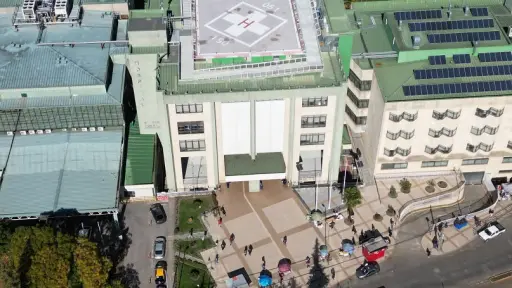 Activan protocolos de emergencia por filtración de agua en recinto hospitalario de Los Ángeles