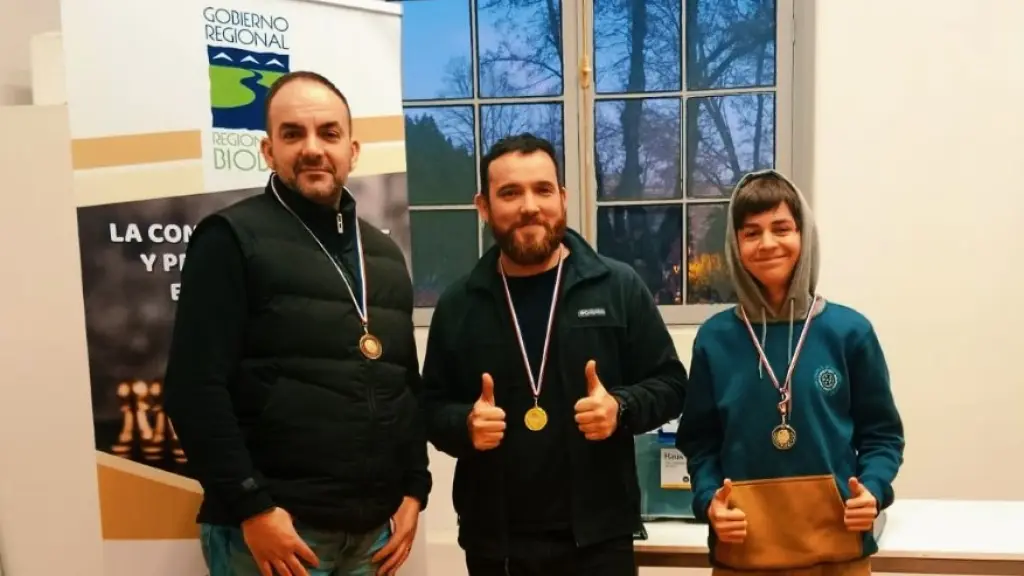 Los tres ajedrecistas ganadores, La Tribuna