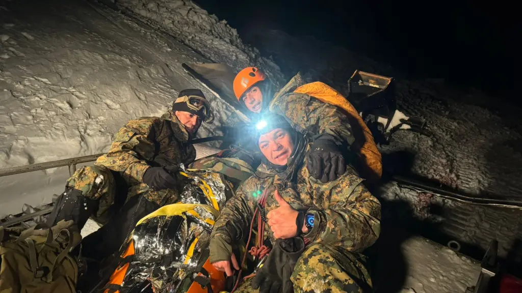 Cronología de un rescate: Cómo personal del Destacamento de Montaña salvó a esquiador lesionado en Antuco