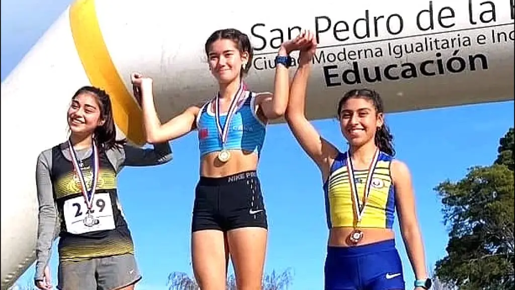 Florencia Lara Cubillos en lo más alto en la categoría U18, La Tribuna