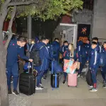 El arribo de la selección chilena de futsal a Los Ángeles en la noche de este lunes, La Tribuna