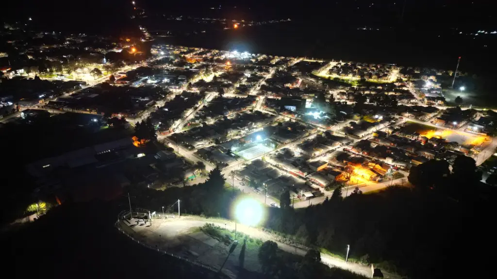 Cerro Marimán en Negrete se ilumina , Municipalidad de Negrete