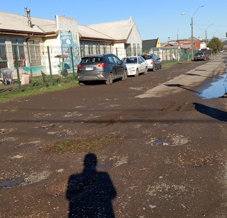 Calle en mal estado en Villa Las Américas / La Tribuna