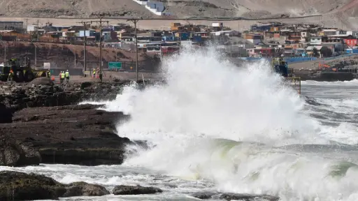 Marejadas afectarán la zona centro-sur del país: Autoridades llaman a la precaución en las costas