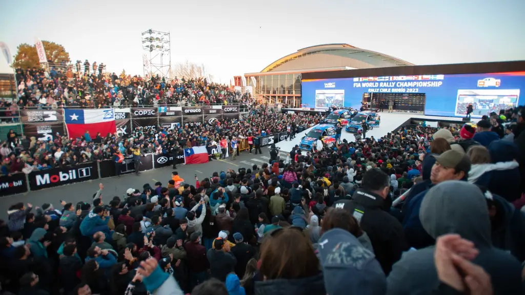 La largada protocolar de la fecha Mundial no será en Los Ángeles, volverá a Concepción. (Foto archivo: largada en el Polideportivo de Los Ángeles 2023), La Tribuna