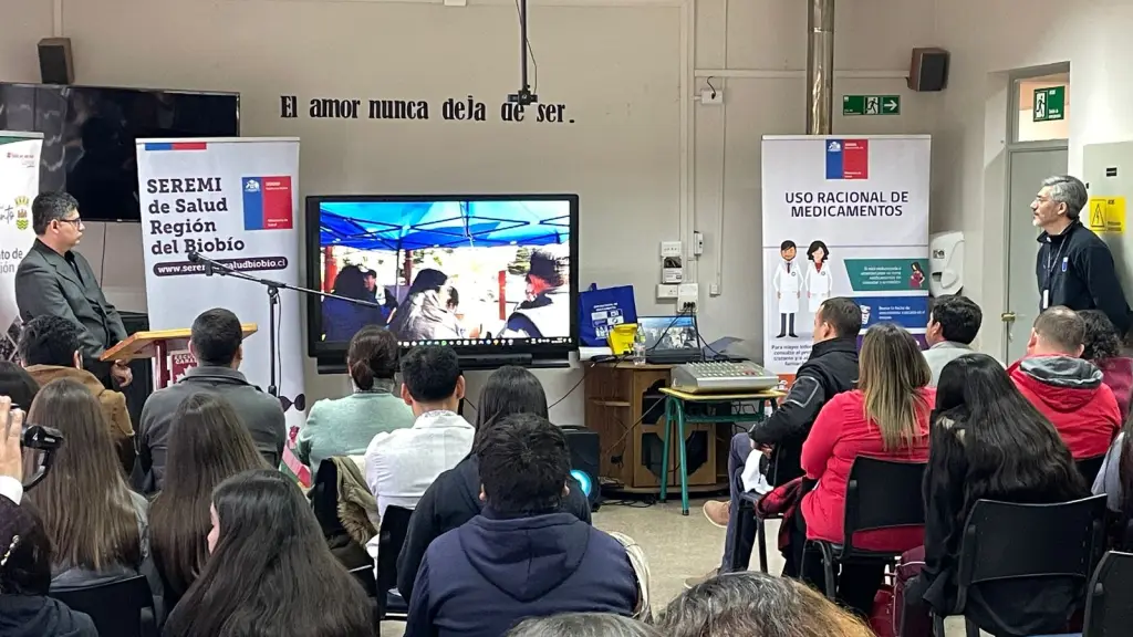 La iniciativa se realizó en dependencias de la Escuela Canadá de Nacimiento., Seremi de Salud