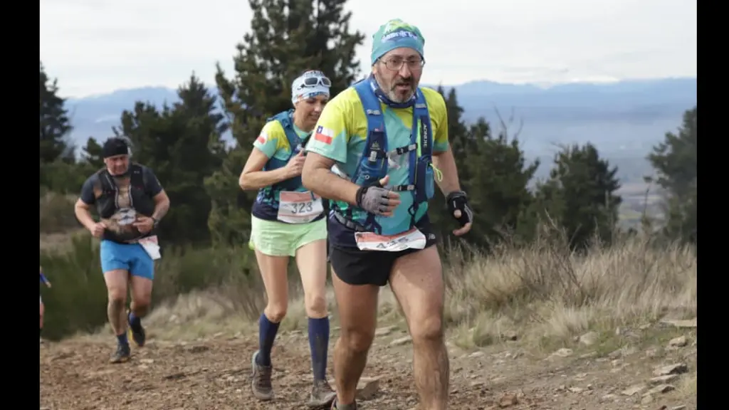 Alrededor de 400 deportistas se dieron cita en el ascenso al cerro Cochento, La Tribuna