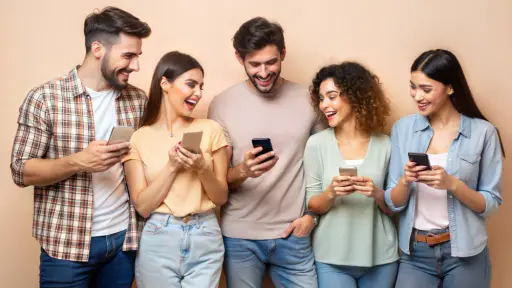 El renacimiento de los teléfonos compactos: ¿Quién necesita pantallas grandes?